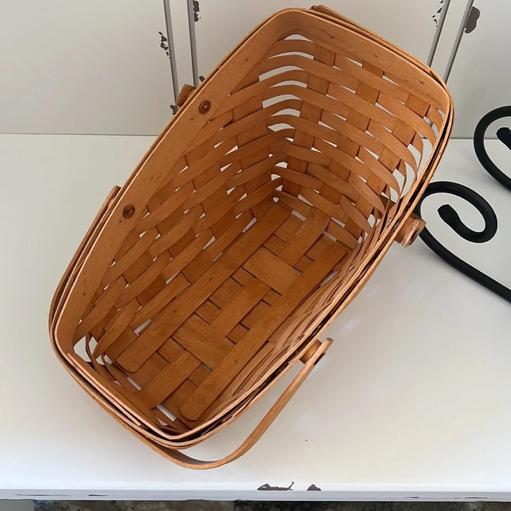 1996 Longaberger Medium /large vegetable basket with sleigh runner. Cottage core